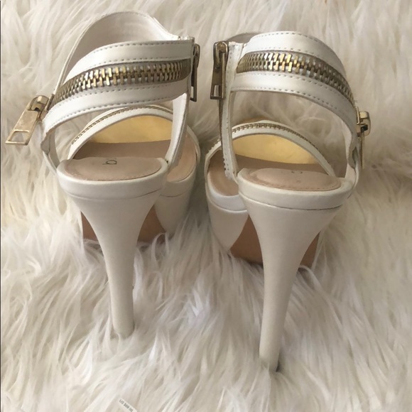 Bebe white heels size 7 - Picture 4 of 5
